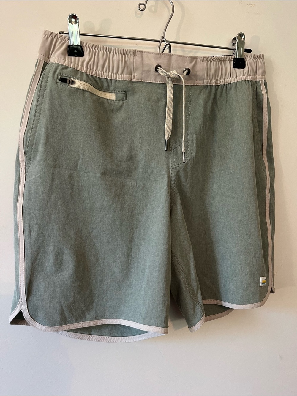 Vuori Banks Shorts in Neptune with Cream Waistband
